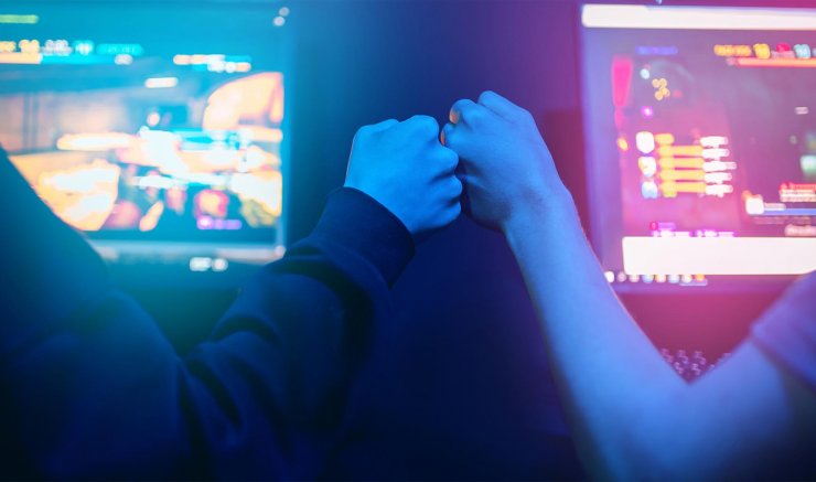 GTM-eSports Team fist bump